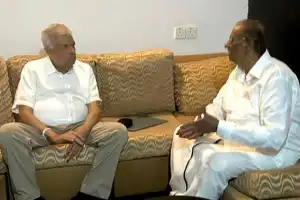 யாழ்ப்பாணம் வந்த ஜனாதிபதி மாவை சேனாதிராஜாவையும் சந்தித்து பேசினார்.