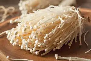 கனடாவில் இறக்குமதி செய்யப்பட்ட எனோக்கி காளான் குறித்து எச்சரிக்கை விடுக்கப்பட்டுள்ளது.