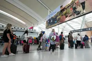 சுமார் மூன்றில் ஒரு கனேடியர்கள் பயண மோசடிகளில் சிக்குகின்றனர் என கருத்து கணிப்பு ஒன்றின் மூலம்...
