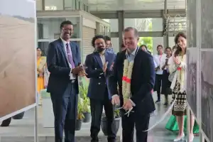 யாழில் நெதர்லாந்து தூதரகத்துடன் இலங்கை பத்திரிகை ஸ்தாபனம் இணைந்து நடத்தும் உலக ஊடகப் புகைப்படக் கண்காட்சி