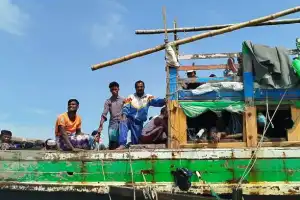 இலங்கைக்கு ரோஹிங்கியர்கள் அகதிகளாக வரக்கூடும் என்ற தகவலால், மனித கடத்தலுக்கு யாரும் ஈடுபட்டுள்ளனரா என்பதை...