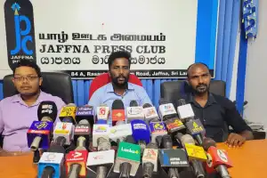ஜானாதிபதியின் யாழ். வருகையை முன்னிட்டு வேலையற்ற பட்டதாரிகள் யாழில் கவனயீர்ப்புப் போராட்டம் 
