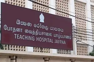 யாழில் மரண இறுதி ஊர்வலத்தில் கலந்து கொண்டவர்கள் மீது, வேகக் கட்டுப்பாட்டை இழந்த கார் மோதியதில் 11 பேர் காயம்