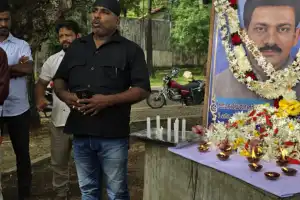 திருகோணமலையில் இராணுவ பகுதிக்குள் சுட்டுப்படுகொலை செய்யப்பட்ட ஊடகவியலாளர் சுகிர்தராஜனின் 19 ஆவது நினைவு...