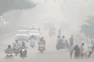 இந்தியா டில்லியில் காற்றின் தரக்குறியீட்டின் பாதிப்பால் நேற்று மட்டும் 150 இற்கும் மேற்பட்ட விமானங்களும்...