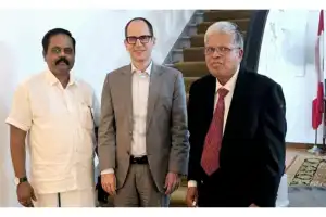 இலங்கைக்கான கனேடியத் உயர்ஸ்தானிகர் எரிக் வோல்ஸை இலங்கைத் தமிழ் அரசுக் கட்சி எம்.பிக்கள் சந்தித்துக்...