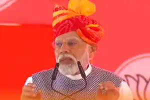 டில்லியில் மது கிடைக்கிறது குடிநீர் கிடைப்பதில்லை என்று ஆம் ஆத்மி கட்சியின் ஆட்சியை பிரதமர் நரேந்திர மோடி ...