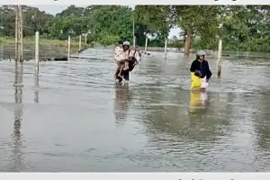 கிளிநொச்சி மக்கள் தொடர்ச்சியாக மூன்றாவது முறையாகவும் வெள்ளத்தினால் பாதிப்புக்குள்ளாகியுள்ளனர்.