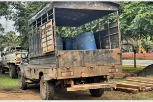வவுனியா - நெளுக்குளம் 4ம் கட்டை பகுதியில் 128 கிலோ மாட்டிறைச்சியுடன் வந்த வாகனத்துடன் இருவர் கைது 