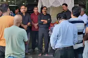 யாழ். வைற் ஹவுஸ் மண்டபத்தில் நேற்று ஈ.பி.ஆர்.எல்.எவ். கட்சியினர் தமது தோழரான கனடா ரவி பொன்னுத்துரைக்கு அஞ்சலி 