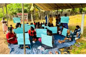 முல்லைத்தீவு தண்ணிமுறிப்பு பாடசாலை இயங்கிய காணியை மீட்டுத்தரக்கோரி கவனயீர்ப்பு போராட்டம் 