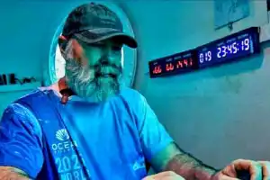 ஜேர்மனியைச் சேர்ந்த ருடிகர் கோச் என்ற நபர் 120 நாள்கள் நீருக்கடியில் வாழ்ந்து உலக சாதனை