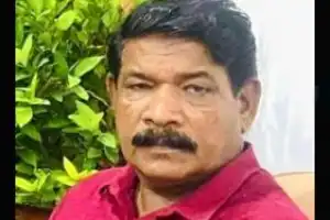 தமிழக மீனவர்கள் இலங்கையின் கடல் வளங்களைச் சூறையாடுவதை தடுக்க அரசு சட்டத்தைக் கடுமையாக்கி கைதுகளை செய்கிறது....