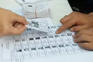 18 வயதுக்கு மேற்பட்ட பிரஜைகளை வாக்காளர் பட்டியலில் இணைவது தங்களது எதிர்பார்ப்பாகும்.-- தேர்தல் ஆணையாளர் நாயகம்...