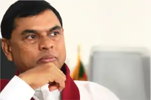 பொதுஜன பெரமுன கட்சியின் ஸ்தாபகர் பஸில் ராஜபக்ஷ மீண்டும் அரசியல் செயல்பாடுகளை ஆரம்பித்துள்ளதாக தகவல் 