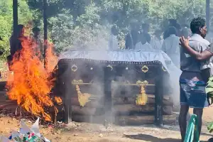 மறைந்த இலங்கை தமிழரசுக் கட்சியின் மூத்த தலைவர் மாவை.சோ.சேனாதிராஜாவின் புகழுடல் இன்று தகனம் செய்யப்பட்டது.
