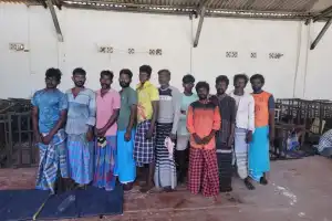 இலங்கை கடற்பரப்பிற்குள் எல்லை தாண்டிய 32 இந்திய மீனவர்கள் இன்று அதிகாலை கடற்படையினரால் கைது