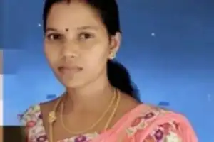 முல்லைத்தீவு, ஒட்டுசுட்டான் - புதுக்குடியிருப்பு வீதியில் நேற்று இடம்பெற்ற விபத்தில் பெண் ஒருவர் உயிரிழந்தார்