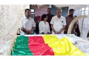 மறைந்த மாவை சேனாதிராஜாவின் பூதவுடலுக்கு சுமந்திரன் மற்றும் முஸ்லிம் காங்கிரஸின் தலைவர் ரவூப் ஹக்கீம்...