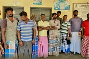 எல்லை தாண்டி மீன் பிடித்ததாக இராமேஸ்வரம் மண்டப மீனவர்கள் 10 பேரை இலங்கை கடற்படை கைது செய்துள்ளது