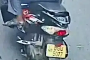 யாழ்.வட்டுக்கோட்டை மாவடிப் பகுதியில் தனியாக வசித்து வரும் வயோதிபப் பெண் ஒருவரின் 50 ஆயிரம் ரூபா பணம் கொள்ளை