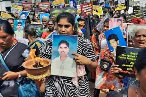 சர்வதேச நீதி கோரி வலிந்து காணாமல் ஆக்கப்பட்டோரின் உறவினர்களால் கிளிநொச்சியில் இன்று மாபெரும் போராட்டம் 