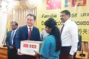 யாழ் மாவட்டத்தில் வெள்ள அனர்த்தத்தினால் பாதிக்கப்பட்ட மக்களுக்கான சீனாவின் உலர் உணவுப் பொதிகள் வழங்கி...